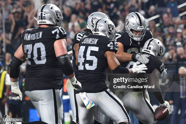 Josh Jacobs of the Las Vegas Raiders celebrates his touchdown run with teammates during the fourth quarter against the Green Bay Packers at Allegiant...