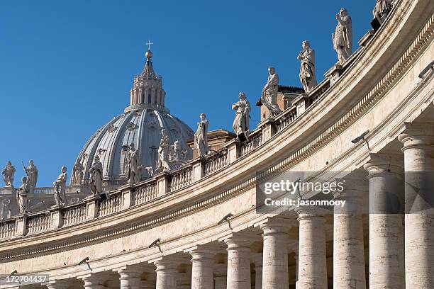 de saint peter's square - colonnade fotografías e imágenes de stock