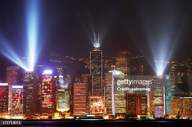 victoria harbour und hongkongs - photopollution stock-fotos und bilder