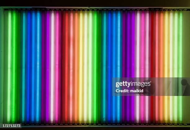 neón torre rainbow - fluorescente fotografías e imágenes de stock