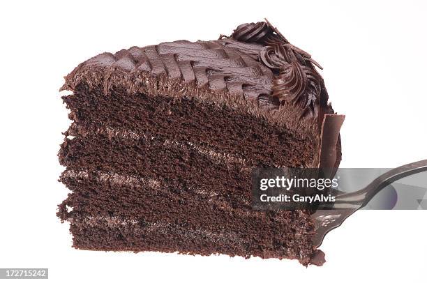 fetta di cioccolato torta a strati - torta a strati foto e immagini stock