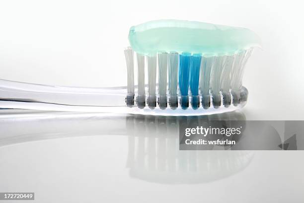 toothbrush - fluor stockfoto's en -beelden