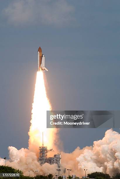 space shuttle launch - space shuttle stock pictures, royalty-free photos & images