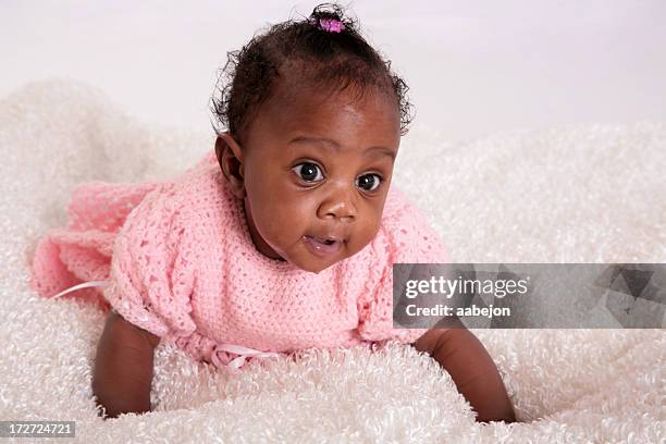 bébé - girl drooling photos et images de collection