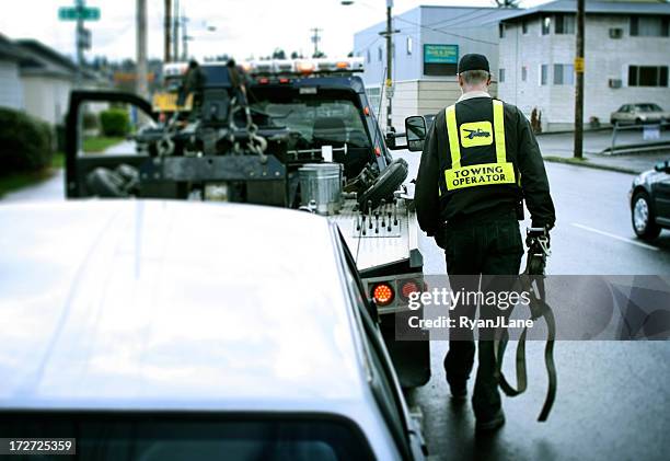 motorista de camião rebocador - car towing imagens e fotografias de stock