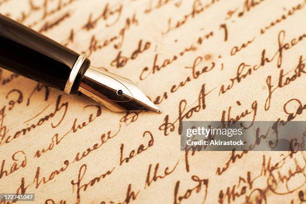 calligraphy pen and letter closeup photo - vulpen stockfoto's en -beelden
