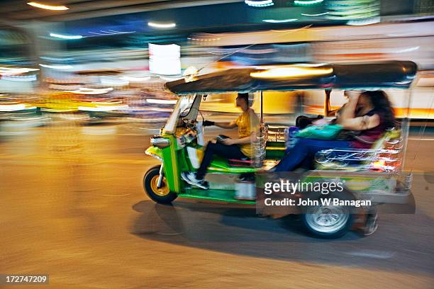 tuk tuk cab, bangkok - motorriksha bildbanksfoton och bilder
