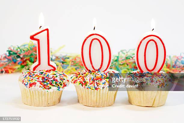 hundert party kuchen - number 100 stock-fotos und bilder