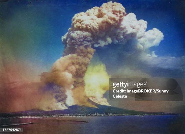 the eruption of the volcano vesuvius on 26 april 1872, 3.30 a.m., naples, italy, historical, digitally restored reproduction of a photo by giorgio sommer, coloured - vesuv stock-grafiken, -clipart, -cartoons und -symbole