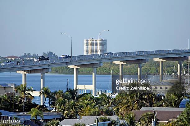 brücke in fort myers, florida. - fort myers stock-fotos und bilder