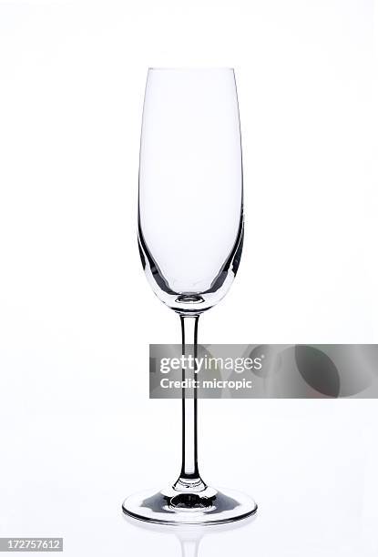 leere glas champagner - champagnerglas stock-fotos und bilder