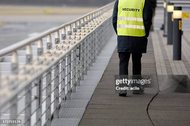 security guard at the airport - airport-security-police stock pictures, royalty-free photos & images