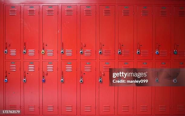 red high school lockers - slot beveiligingsapparatuur stockfoto's en -beelden