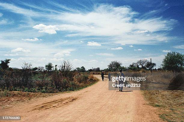 knocking-off time for miners, zimbabwe - zimbabwe stockfoto's en -beelden