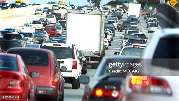 traffic (#35 of series) - verkeer stockfoto's en -beelden
