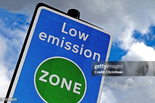 low emission zone in london - traffic pollution stock pictures, royalty-free photos & images