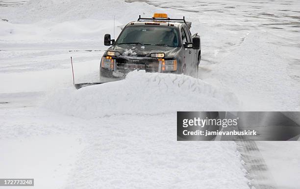 snow plow - sneeuwschuiver stockfoto's en -beelden