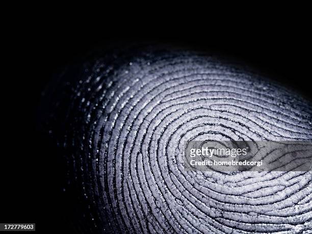 fingerabdruck auf schwarz - fingerprinting stock-fotos und bilder