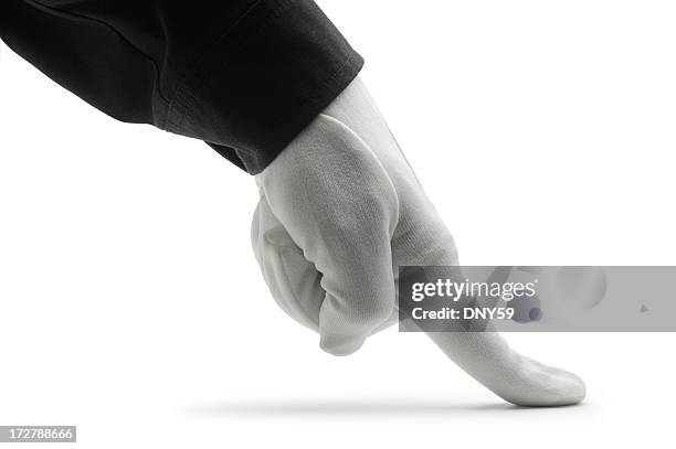 gros plan de doigt avec majordome pour évaluer la terre - white glove photos et images de collection