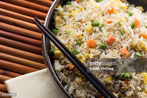 asian chinese fried rice with vegetable and egg with chopsticks - gebakken rijst stockfoto's en -beelden