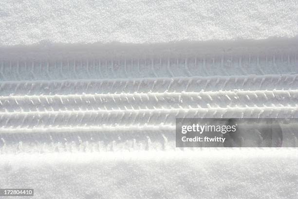 tire track in fresh powdery snow - bandenspoor stockfoto's en -beelden