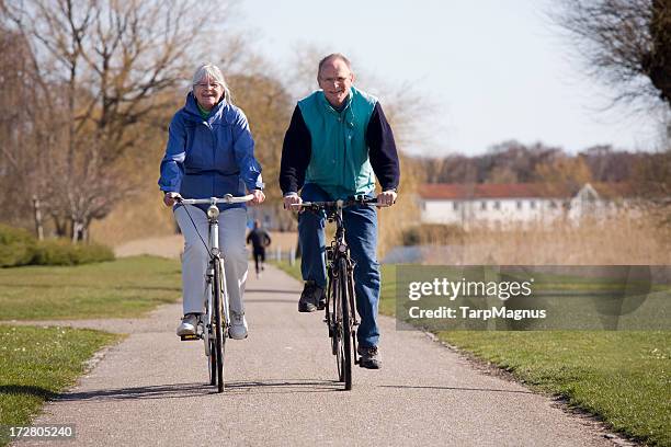 senior cycling - tarpmagnus stockfoto's en -beelden