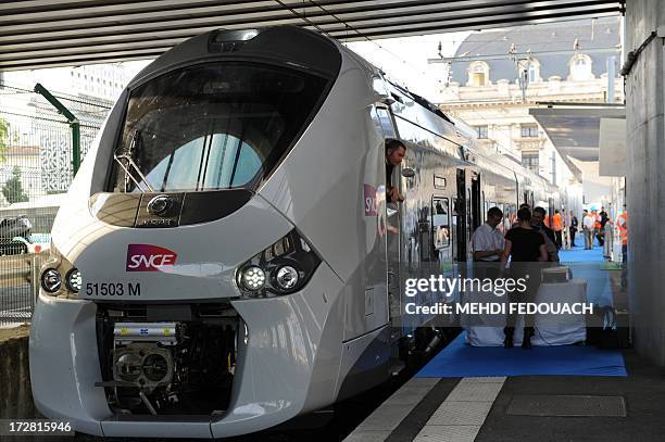 La première rame du "Regiolis", le nouveau trains express régional réalisé par Alstom est présentée au public, le 4 juillet 2013 à la gare de...