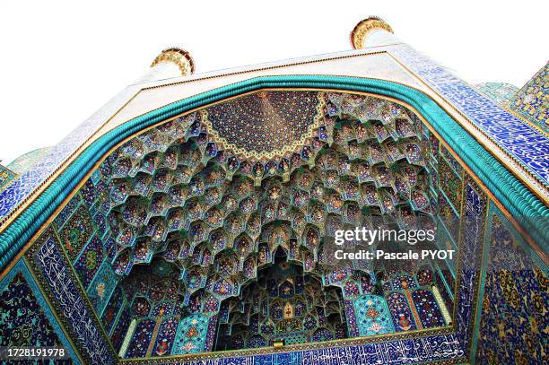 front of the great mosque of isfahan - empire stock pictures, royalty-free photos & images