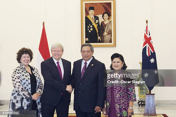 Therese Rein, Australian Prime Minister Kevin Rudd, Indonesian President Susilo Bambang Yudhoyono and his wife Kristiani Herawati pose at Bogor...