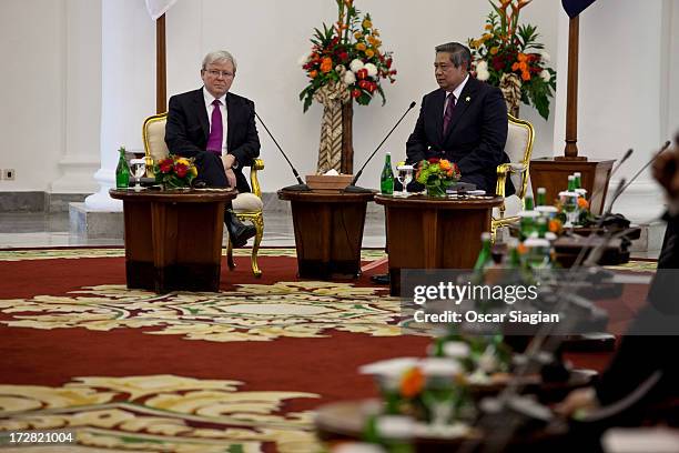 Australian Prime Minister Kevin Rudd and Indonesian President Susilo Bambang Yudhoyono attend the annual bilateral meeting at Bogor Presidential...