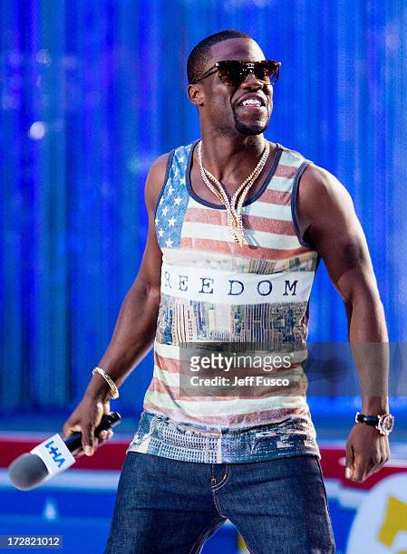 Comedian Kevin Hart performs at the 3rd Annual Philly 4th of July Jam on the Benjamin Franklin Parkway July 4, 2013 in Philadelphia, Pennsylvania.