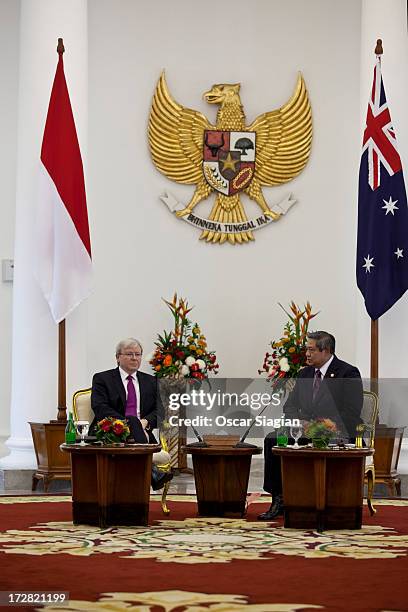 Australian Prime Minister Kevin Rudd and Indonesian President Susilo Bambang Yudoyono attend the annual bilateral meeting at Bogor Presidential...