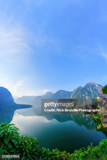 hallstatt, austria. - hallstatt stockfoto's en -beelden