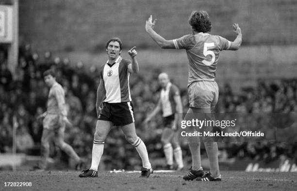 Football League Division 1 - Southampton v Manchester City Alan Ball points an accusing finger at City defender Kevin Bond..