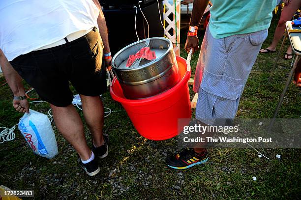 Kegger Rave Beer Keg Party Photos and Premium High Res Pictures - Getty Images
