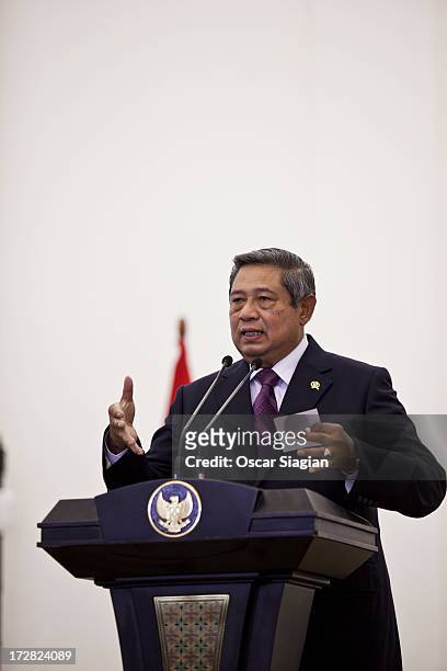 Indonesian President Susilo Bambang Yudoyono speaks to the press following a bilateral meeting at Bogor Presidential Palace on July 5, 2013 in Bogor,...