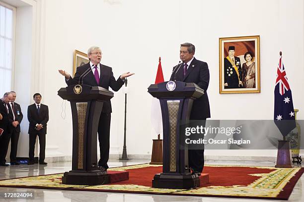 Australian Prime Minister Kevin Rudd and Indonesian President Susilo Bambang Yudoyono speak after a bilateral meeting at Bogor Presidential Palace on...