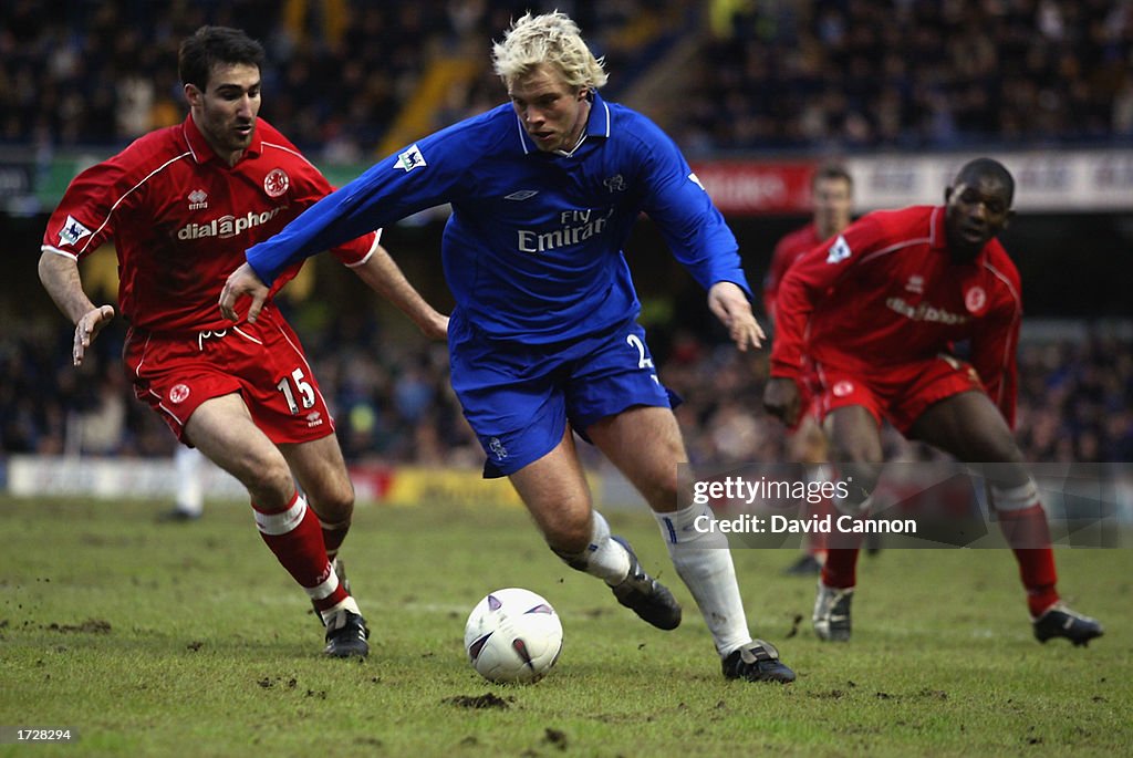 Eidur Gudjohnsen of Chelsea skips past Tony Vidmar of Middlesbrough