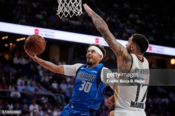 Vincent Poirier of Real Madrid and Seth Curry of Dallas Mavericks during Exhibition match between Real Madrid and Dallas Mavericks at WiZink Center...