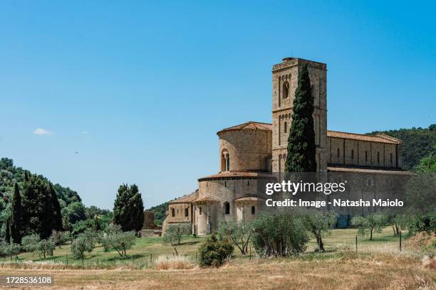 abbey of sant'antimo, tuscany, italy - abbazia di santantimo foto e immagini stock