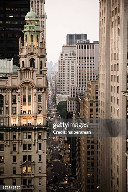 wall street/lower manhattan - wallstreet stockfoto's en -beelden