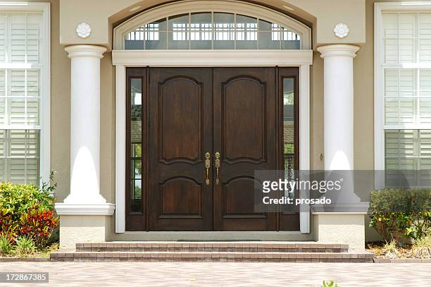 elegant entry to luxury home - french doors stockfoto's en -beelden
