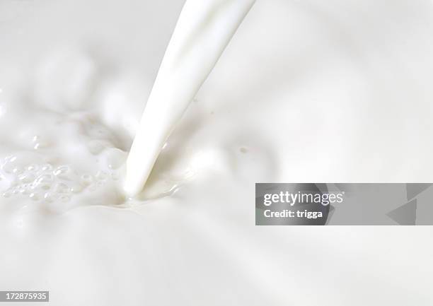 pouring milk - milk stockfoto's en -beelden