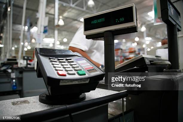 checkout - supermarket register stockfoto's en -beelden