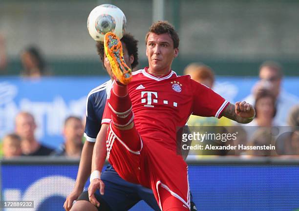 Mario Mandzukic of Muenchen battels for the ball with Dennis Curt Yeboah of the Traumelf during a friendly match between Paulaner Traumelf and FC...