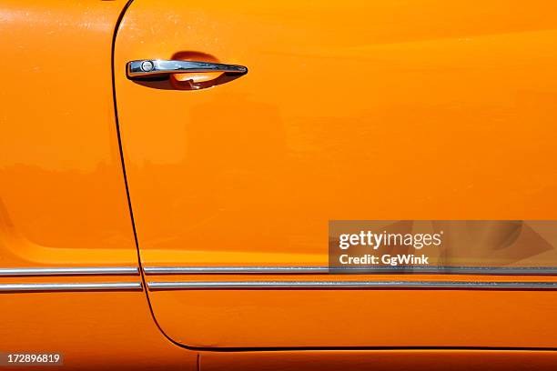 orange autotür des vw karmann-ghia - autotür stock-fotos und bilder
