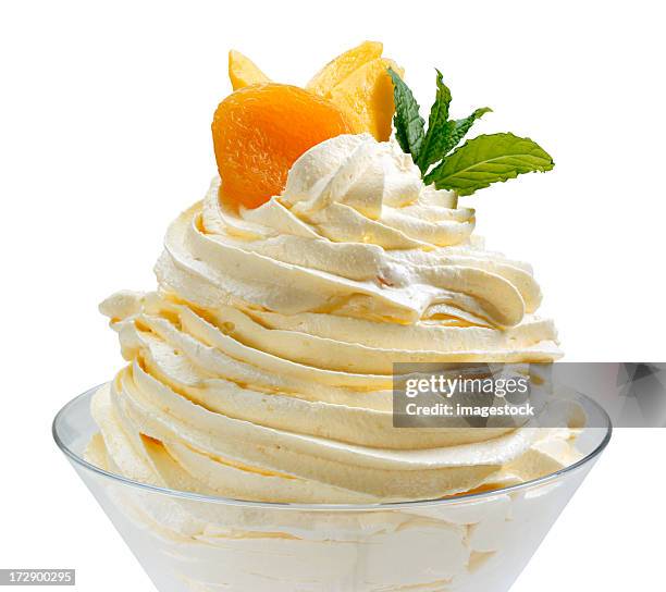 close-up of clear bowl with mango mousse dessert and garnish - whipped cream 個照片及圖片檔