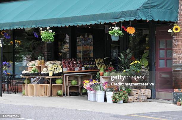 malerische viertel market - grocer stock-fotos und bilder