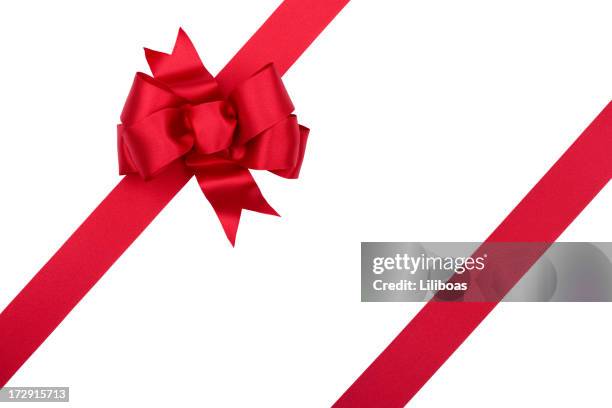 presente de natal vermelho com laço isolado no branco com traçado de recorte - gift ribbon imagens e fotografias de stock