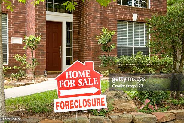 real estate sign. home for sale. foreclosure. red brick house. - pantövertagande bildbanksfoton och bilder